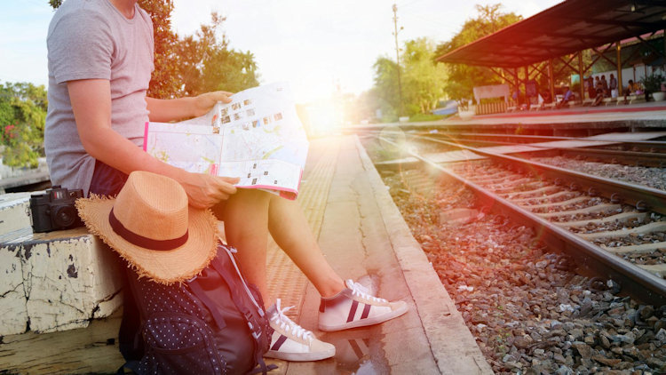 6 Tips for Safe Long-Term Living While Traveling Solo