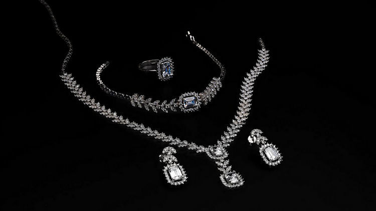 Finding the Best Jewelry Buyer in Palm Beach When Visiting South Florida
