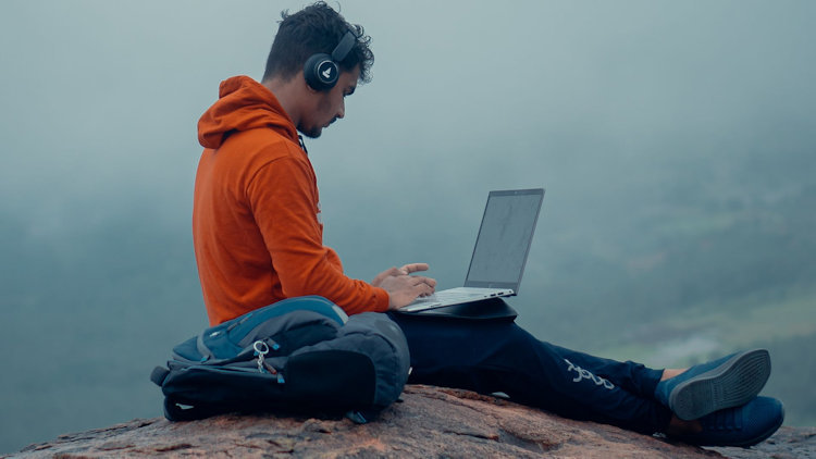 Staying Connected While Traveling: Essential Tech Accessories for the Modern Nomad