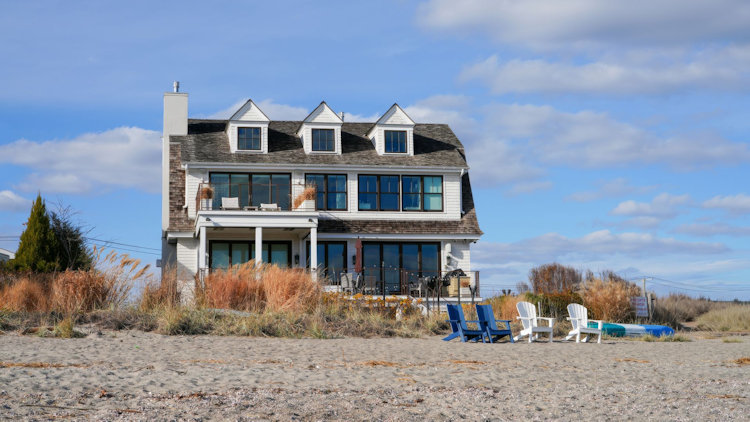 Design Features That Make Coastal Homes Feel Timeless
