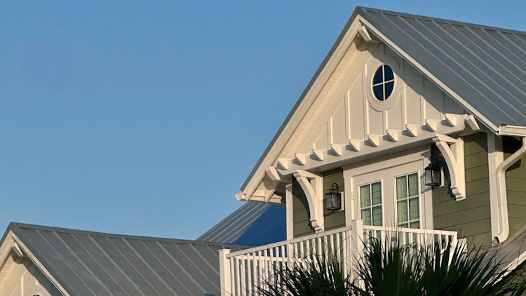 Metal Roofing for Luxury Homes: What Buyers and Remodelers Should Know Before They Commit