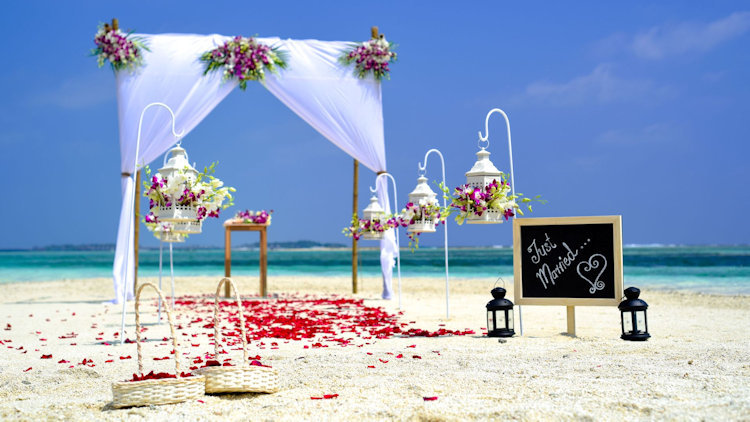 How to Ensure Clear Audio at Beach Weddings