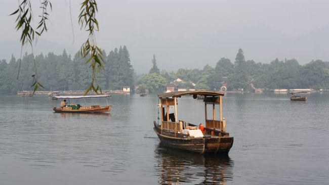 Hangzhou's West Lake Named UNESCO World Heritage Site