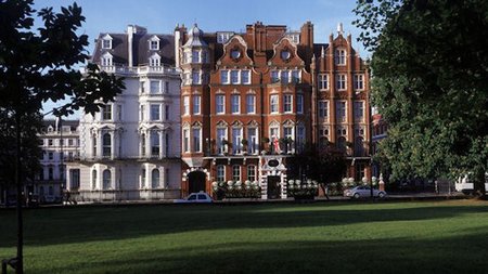 London's Milestone Hotel Celebrates Queen's Diamond Jubilee with Diamond Necklace Turndown