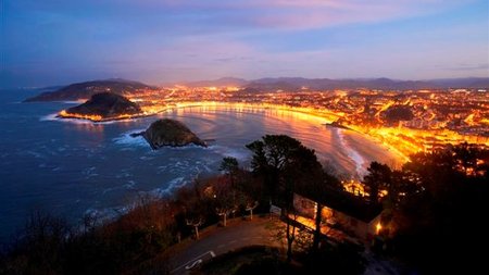 Unforgettable Explorations of Volcanic Landscapes, Virgin Forests and Magical Cities