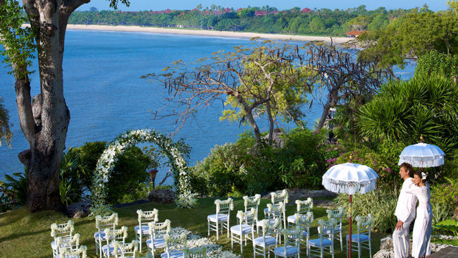 Wedding Dreams Come True in Bali at Four Seasons Jimbaran Bay