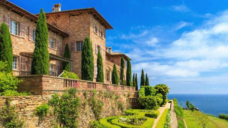 A.M.A Selections Launches Online Luxury Lifestyle Magazine 