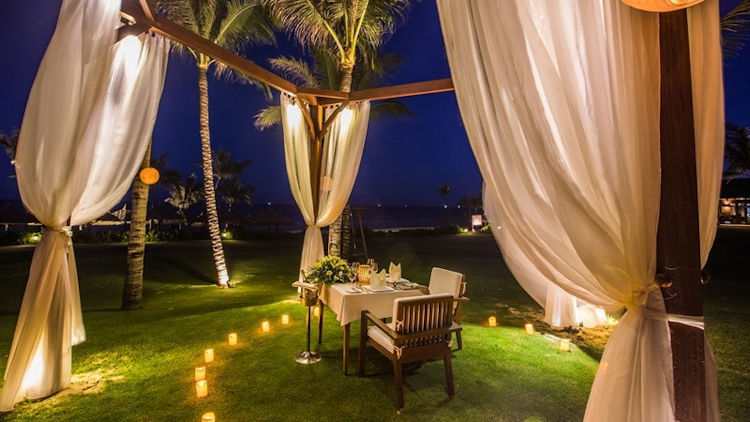 Dinners at Asian Resorts that Dial Up the Romance Factor