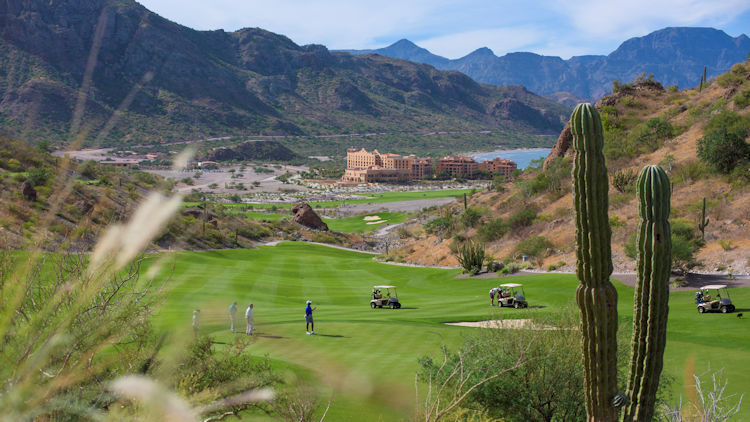 Top Resorts to Celebrate August's National Golf Month 