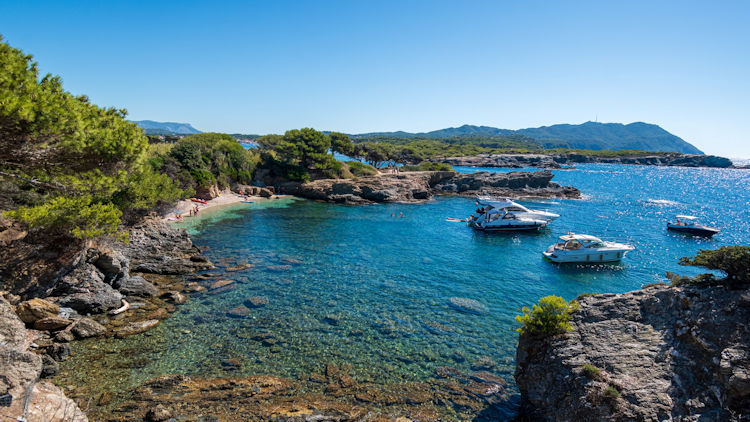 5 Yachts of Your Dreams to Enjoy the French Riviera
