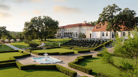 Embrace the Extraordinary with Unforgettable Experiences at Top Luxury Hotels