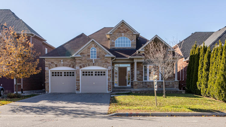 Why Every Luxury Home Demands a Well-Organized Garage Space