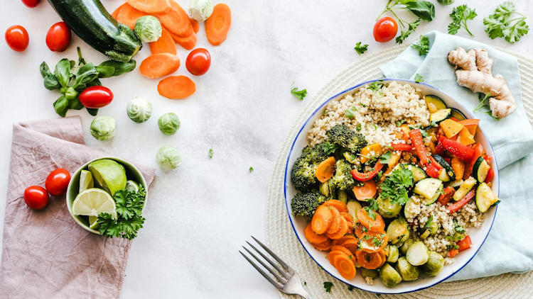 How a Nutrition Course Prepares You for Real-World Health Careers
