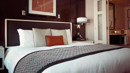 Luxury Sleep: Why Top Resorts Choose Hybrid Over Innerspring Mattresses