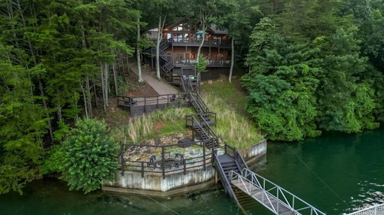 8 Scenic Stays Designed for Watching the World Slow Down