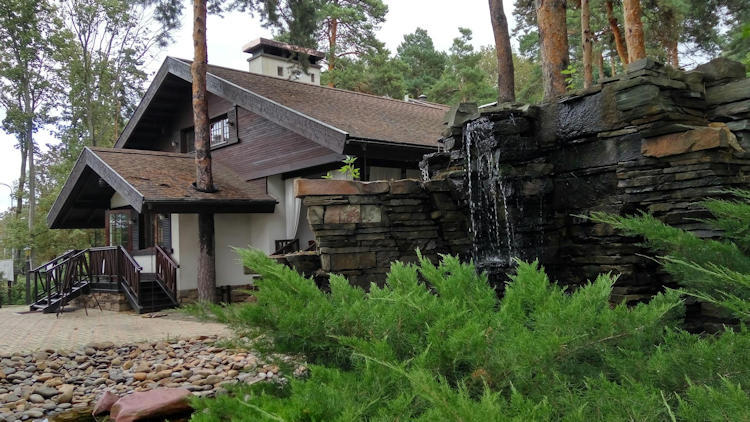 What Homeowners Should Know About Choosing Eco-Friendly Materials for New Construction
