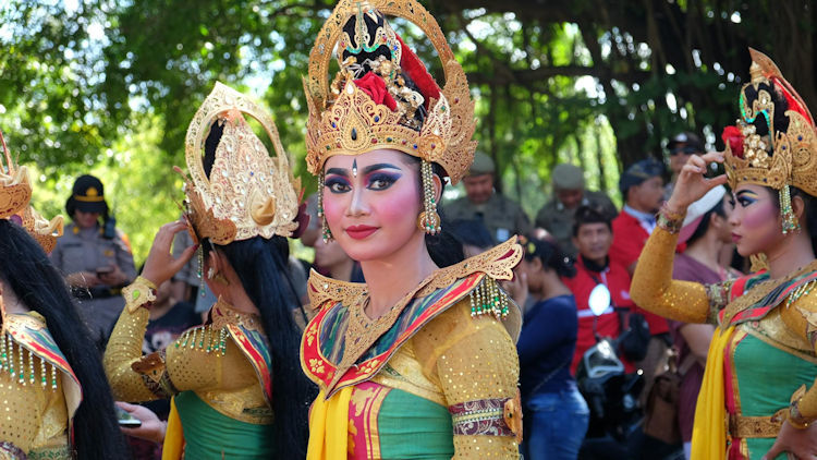 Cultural Immersion Through Conversation: The New Luxury in Travel