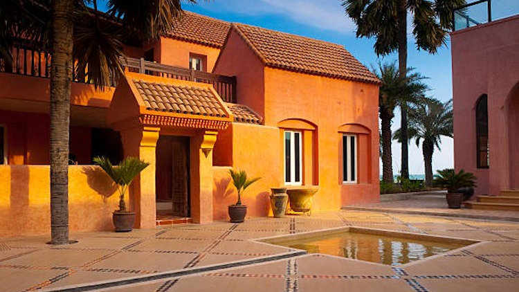 Luxury by Design: How Porcelain Tiles Shape the World’s Most Beautiful Resorts