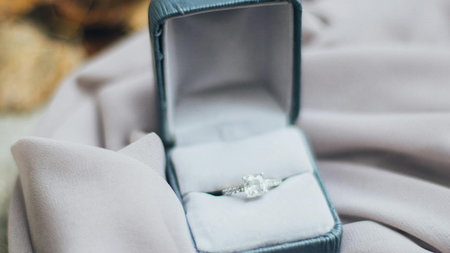 What First-Time Buyers Often Misunderstand About Engagement Rings Online
