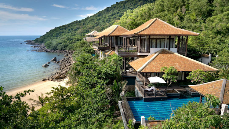 Why Ultra-Wealthy Travelers Are Choosing Privacy Over Prestige Hotels