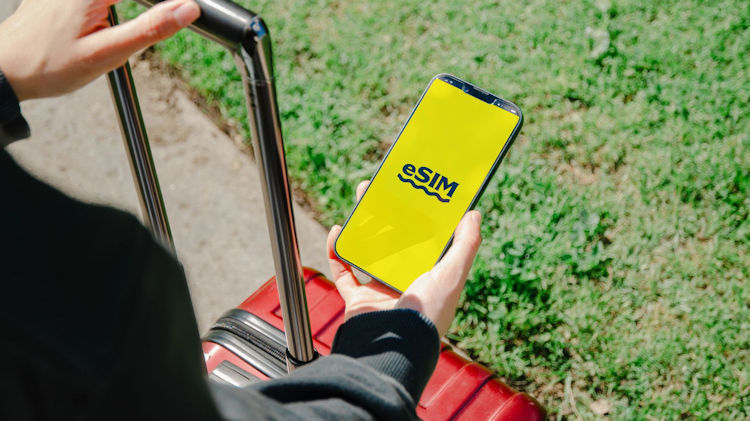 Why a Global eSIM Plan Is the Smartest Choice for Multi-Country Travelers