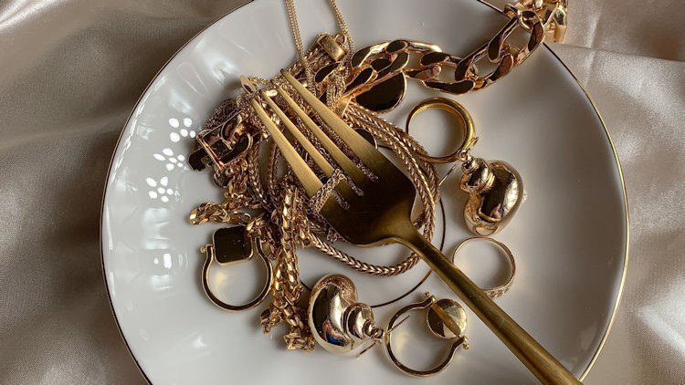 What to Know Before Selling Gold or Jewelry