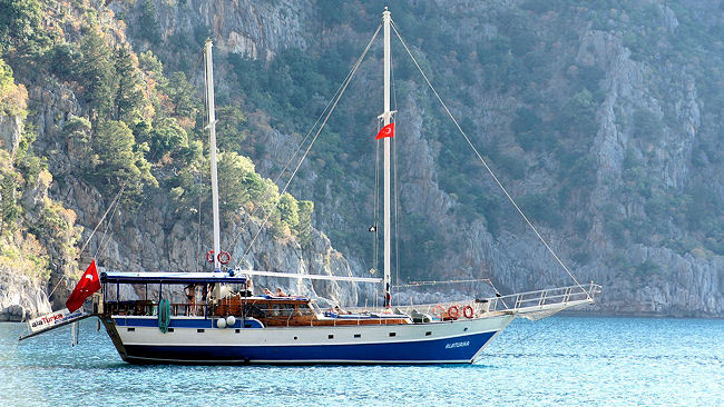 A Wonderfully Relaxing Cruise to a Sunken City