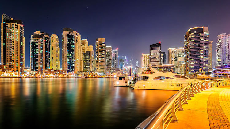 Experience The Glamour of a Big City Yacht Charter 