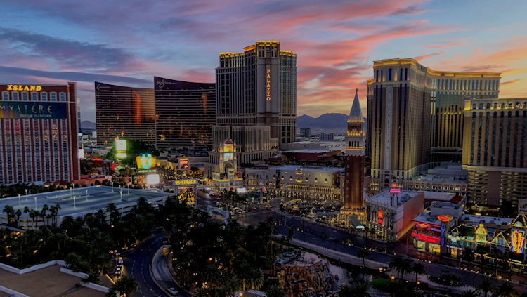Desert Oasis: How Did Las Vegas Become an Epicenter of Luxury and Glamor? 