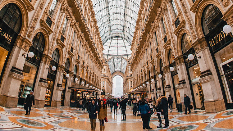 Milan Shopping Christmas: 5 most luxury handbags brands for her