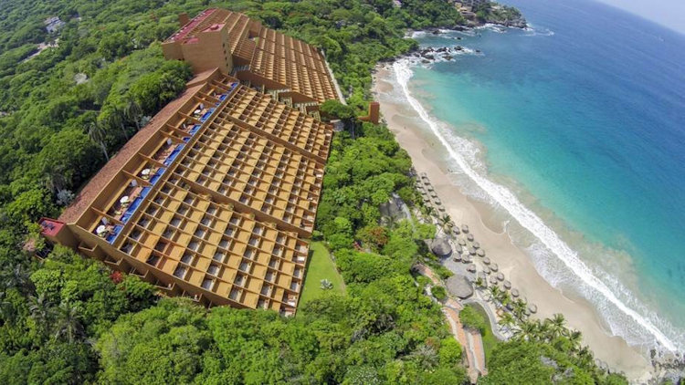 Hotel Las Brisas Ixtapa: Architecture, Body, and Mind