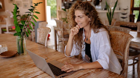 What Do Digital Nomads Do With All Their Stuff?