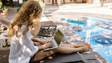 How to Stay Safe Online While Traveling