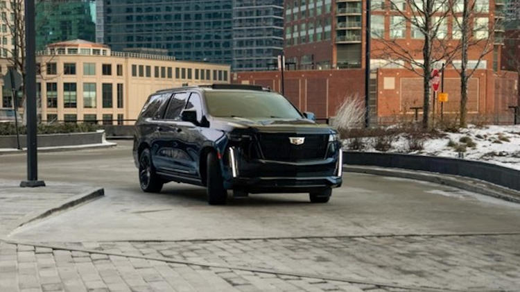 Why Black Car Service is Better Than Rideshare Services in Chicago 2025