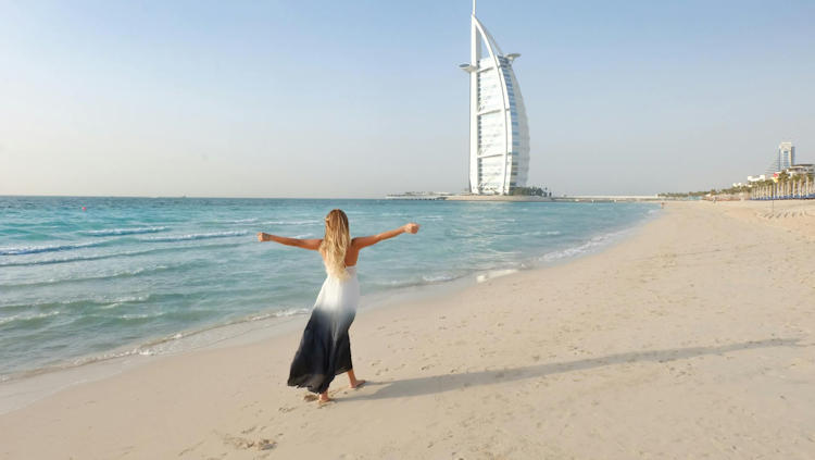What are the Requirements for Tourists Entering Dubai on a Visitor Visa?