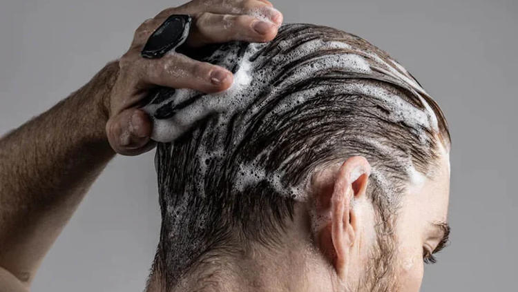 The Benefits of a Scalp Brush for Men: Expert Insights and Effective Solutions