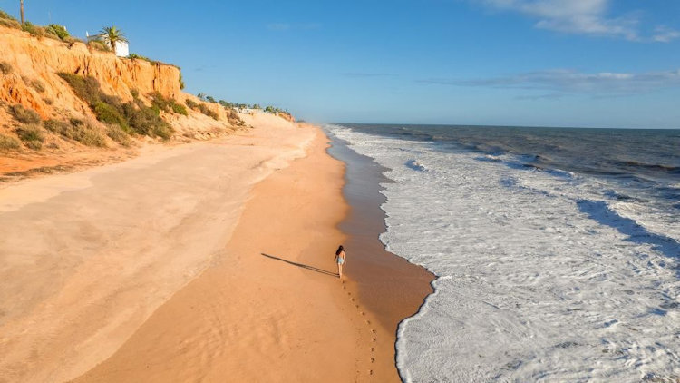 Number of Americans Living in Portugal Jumps 36% in a Year