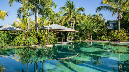 Luxury Travel for Groups: How High-End Stays Are Redefining Shared Experiences