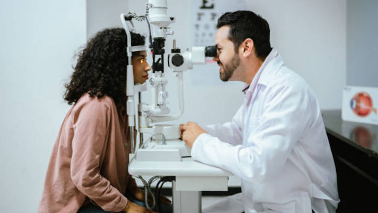 Travel Planning Tips: Why an Eye Exam Should Be on Your Checklist