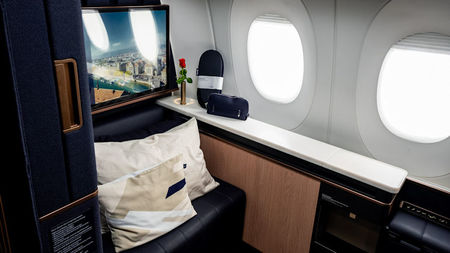 Lufthansa Allegris First Class Suite Wins the 2026 Red Dot Award
