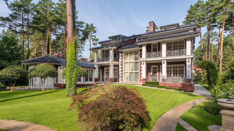 How Premium Roofing Protects Estate Value