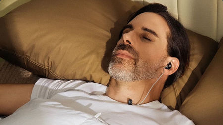Can Smart Sleep Devices Help Travelers Sleep Better Away From Home?
