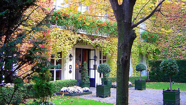 Learn French at Paris' Boutique Hotel, Pavillon de la Reine