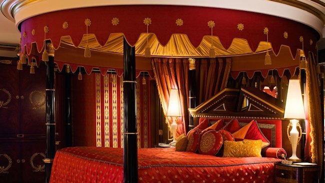 VIDEO: Burj Al Arab - Royal Suite - Master Bedroom 