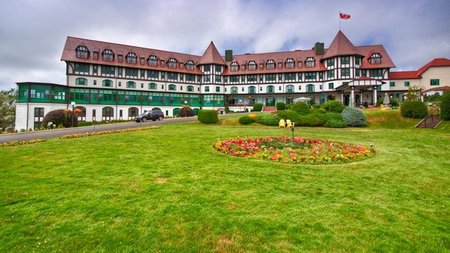 1889 Algonquin Reopens in St. Andrews-by-the-Sea