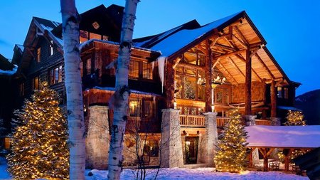 Luxurious Whiteface Lodge Offers Free Skiing