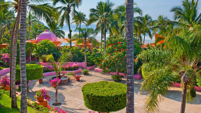 Las Alamandas Resort Offers a Luxurious Beachfront Escape for the Holidays