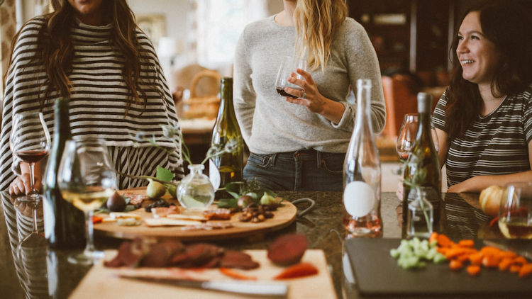 7 Tips for a Simple and Casual Get-Together