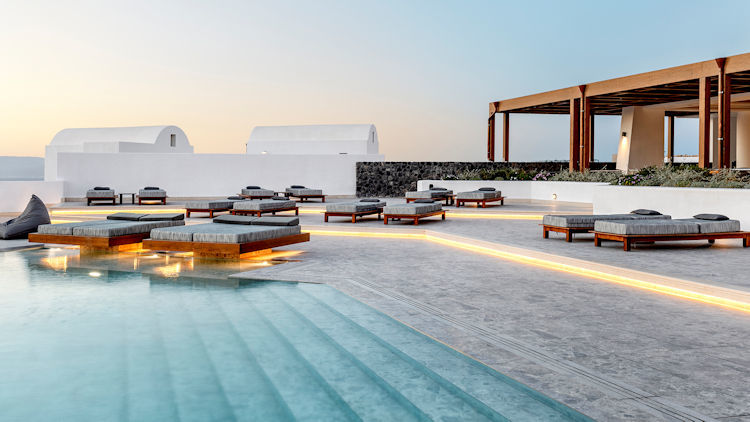 A Luxury Guide to Santorini This Summer