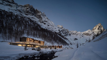 Ski Two Countries from Italy's Retreats Cervino